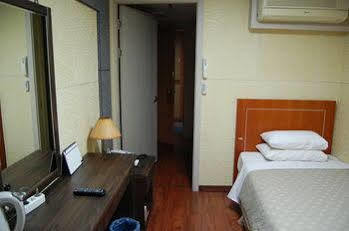 Ymca Tourist Hotel Сеул Екстериор снимка